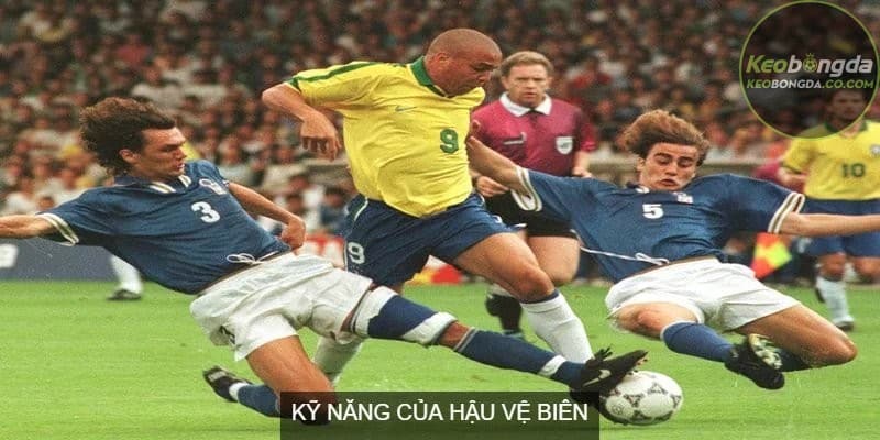 Hậu vệ biên cần sở hữu một loạt các kỹ năng quan trọng